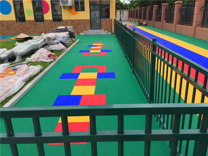 七色光幼兒園地面