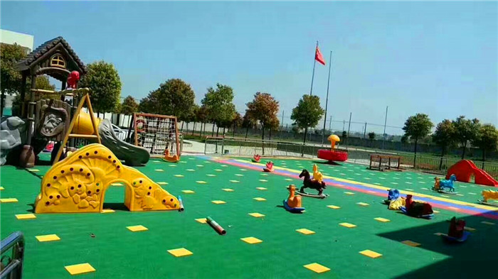 向日葵幼兒園地面