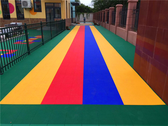 新蕾幼兒園地面